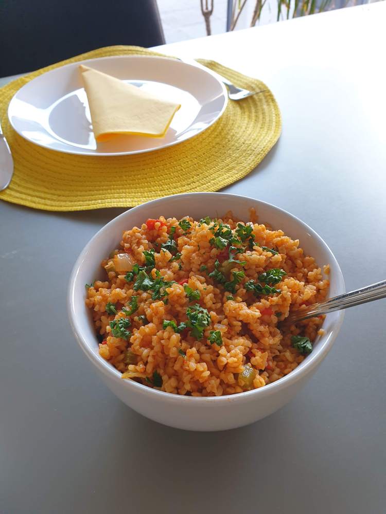 salada de cuscuz turca